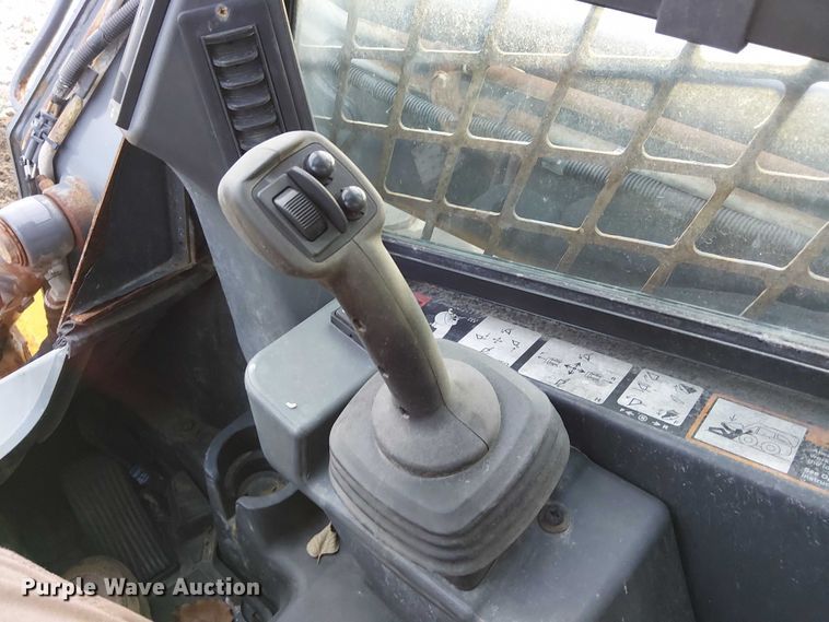 image for item FK0873 2017 John Deere 324E skid steer loader