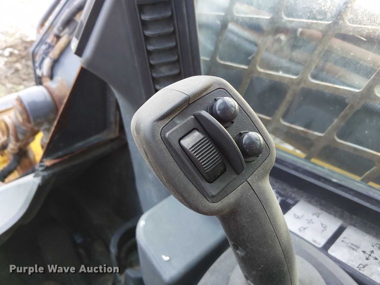 image for item FK0873 2017 John Deere 324E skid steer loader