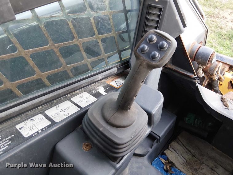 image for item FK0873 2017 John Deere 324E skid steer loader