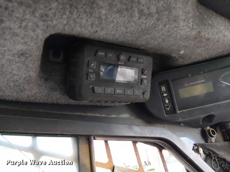 image for item FK0873 2017 John Deere 324E skid steer loader