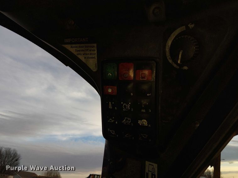 image for item FK0873 2017 John Deere 324E skid steer loader