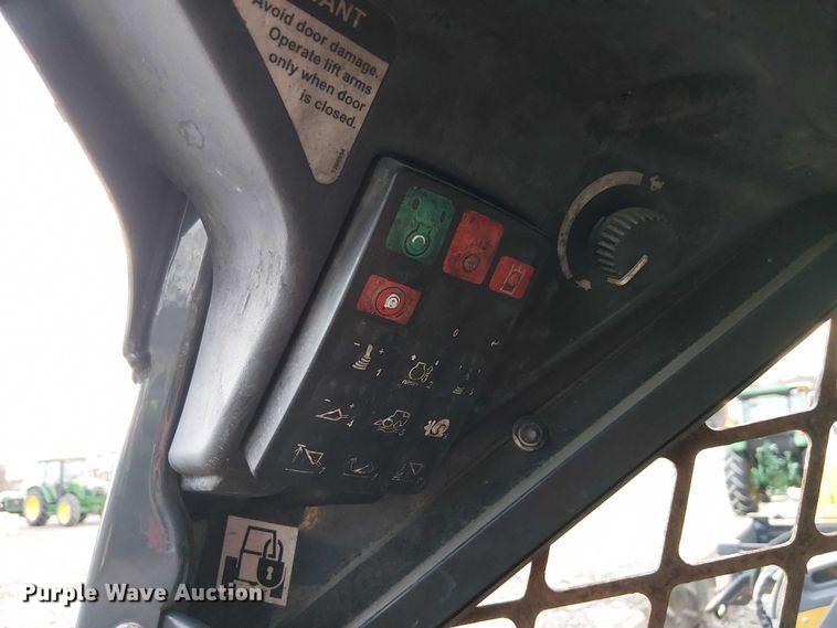 image for item FK0873 2017 John Deere 324E skid steer loader