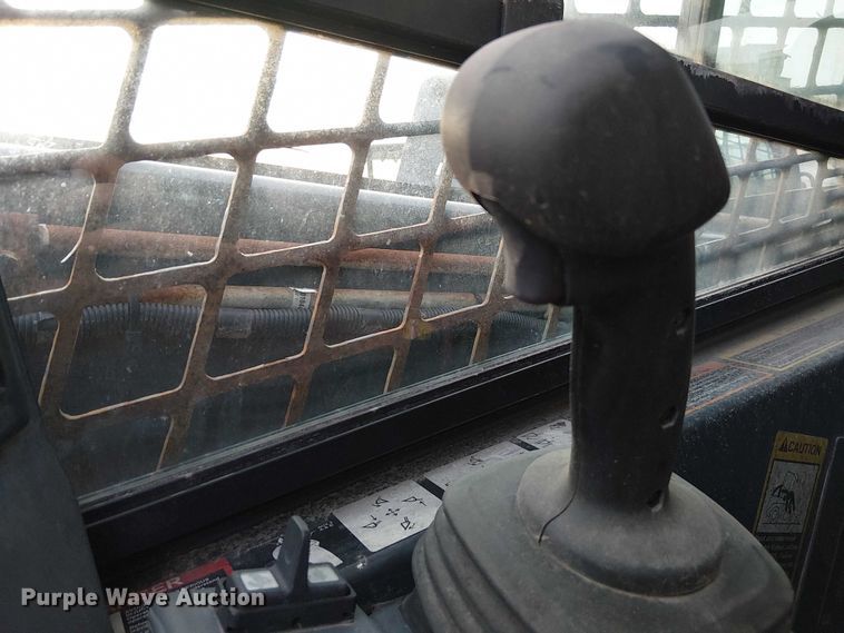 image for item FK0873 2017 John Deere 324E skid steer loader