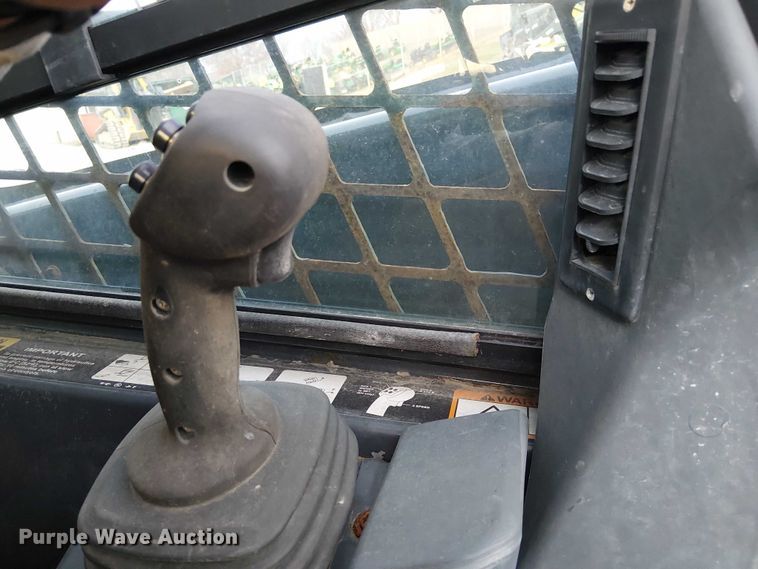 image for item FK0873 2017 John Deere 324E skid steer loader