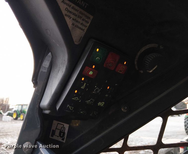 image for item FK0873 2017 John Deere 324E skid steer loader