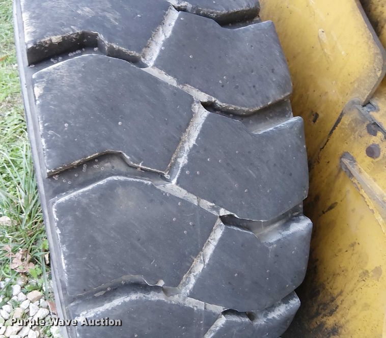 image for item FK0873 2017 John Deere 324E skid steer loader