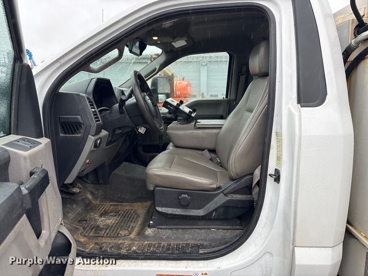 image for item FK1039 2019 Ford F550 Super Duty utility / service truck