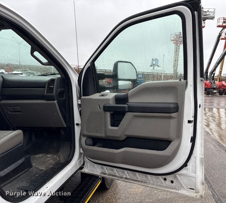 image for item FK1039 2019 Ford F550 Super Duty utility / service truck