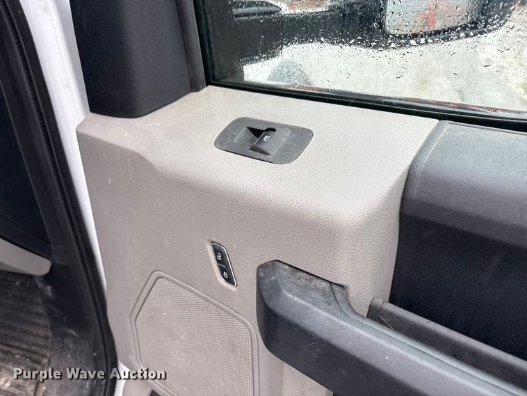 image for item FK1039 2019 Ford F550 Super Duty utility / service truck