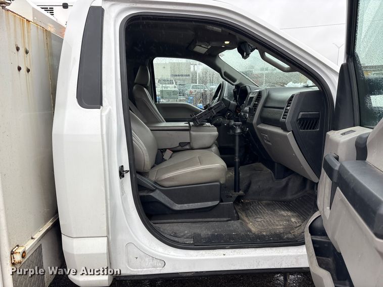 image for item FK1039 2019 Ford F550 Super Duty utility / service truck