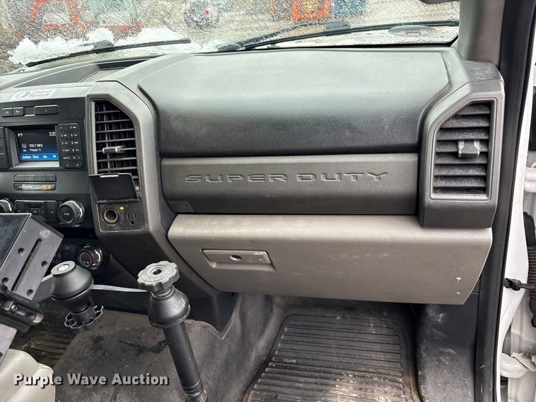 image for item FK1039 2019 Ford F550 Super Duty utility / service truck