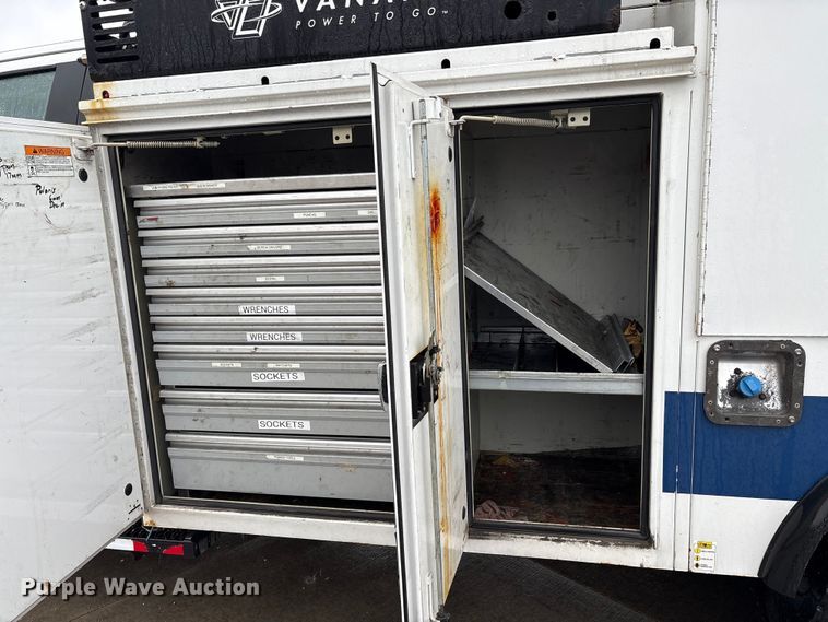 image for item FK1040 2019 Ford F550 Super Duty utility / service truck