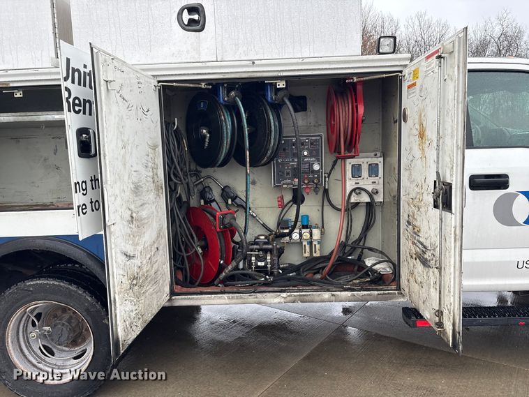 image for item FK1040 2019 Ford F550 Super Duty utility / service truck