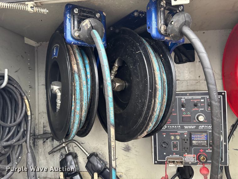 image for item FK1040 2019 Ford F550 Super Duty utility / service truck