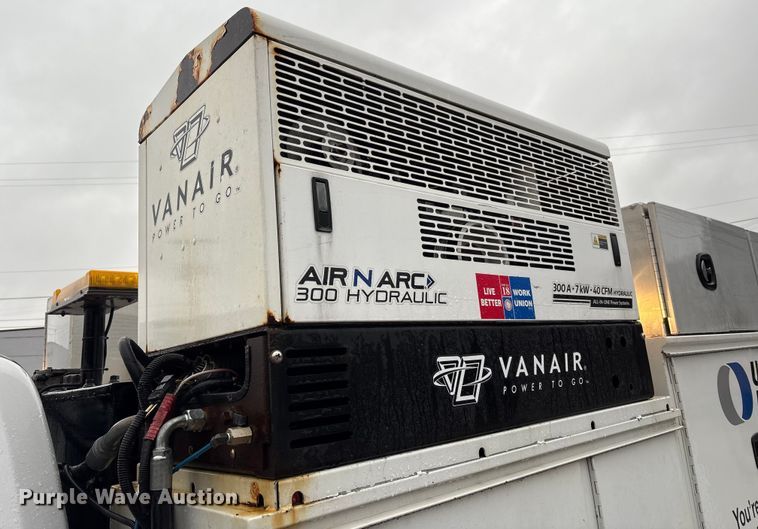 image for item FK1040 2019 Ford F550 Super Duty utility / service truck