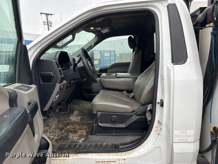image for item FK1040 2019 Ford F550 Super Duty utility / service truck
