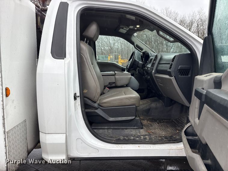 image for item FK1040 2019 Ford F550 Super Duty utility / service truck