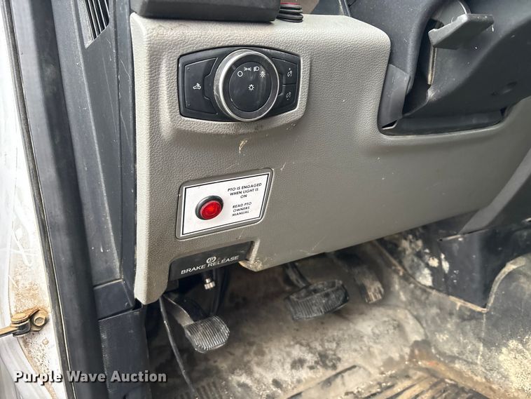 image for item FK1040 2019 Ford F550 Super Duty utility / service truck