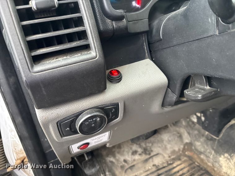 image for item FK1040 2019 Ford F550 Super Duty utility / service truck