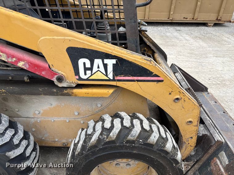 image for item FK2506 2004 Caterpillar 216 skid steer loader