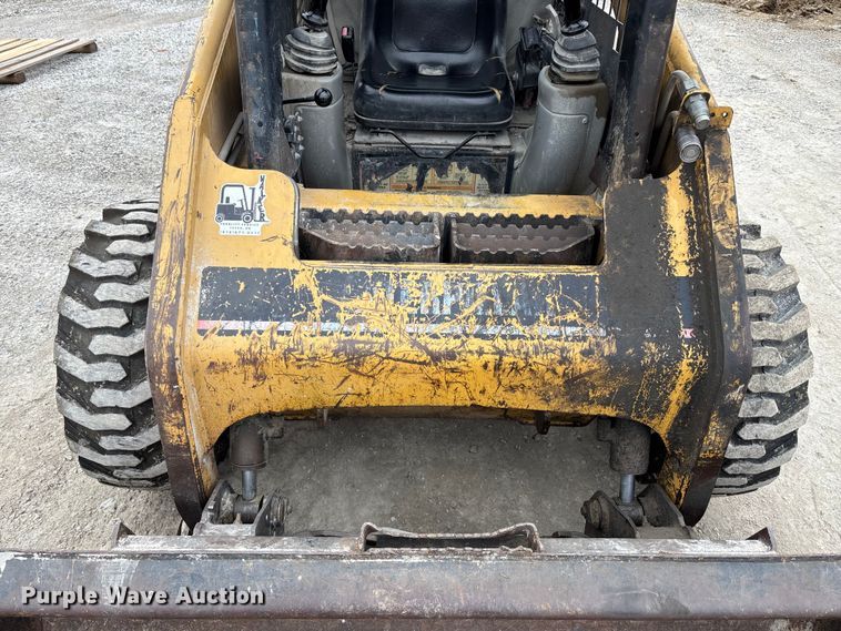 image for item FK2506 2004 Caterpillar 216 skid steer loader