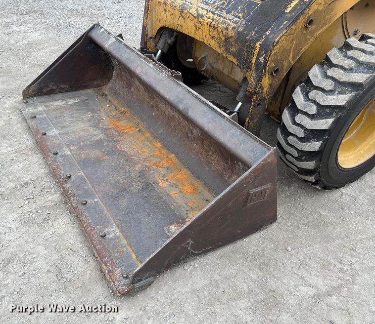 image for item FK2506 2004 Caterpillar 216 skid steer loader