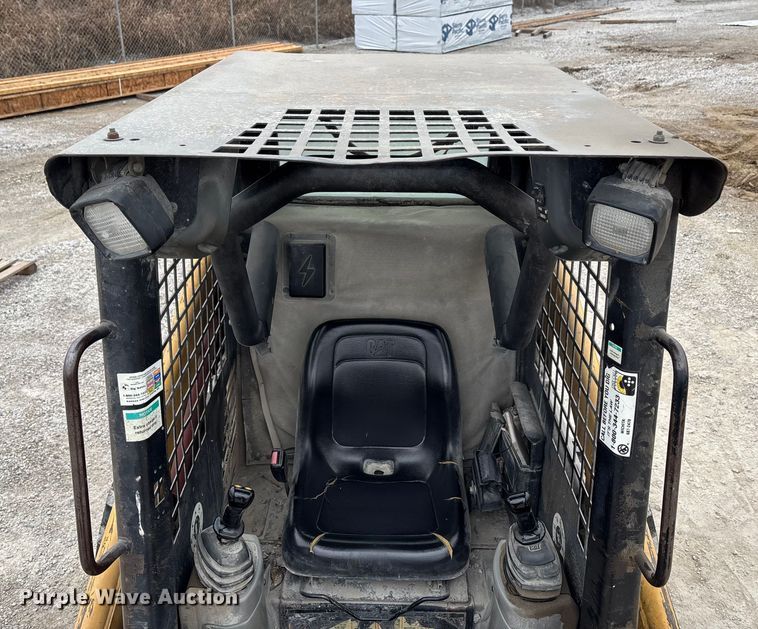 image for item FK2506 2004 Caterpillar 216 skid steer loader