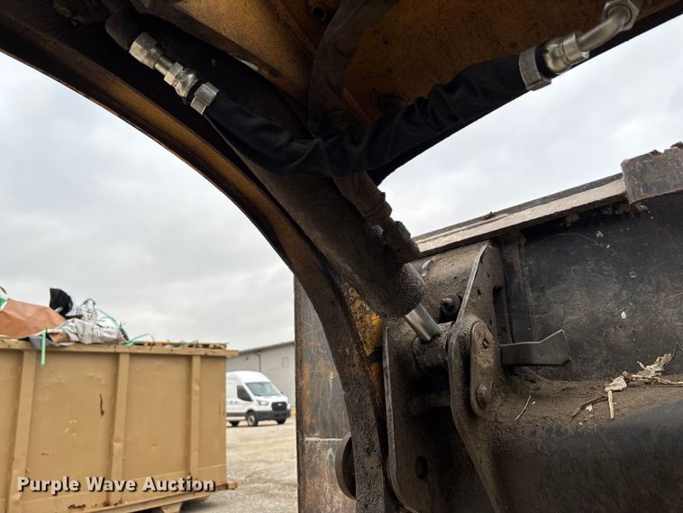 image for item FK2506 2004 Caterpillar 216 skid steer loader