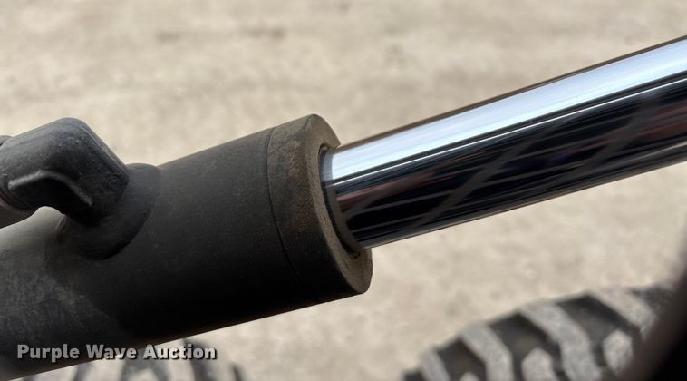 image for item FK2506 2004 Caterpillar 216 skid steer loader