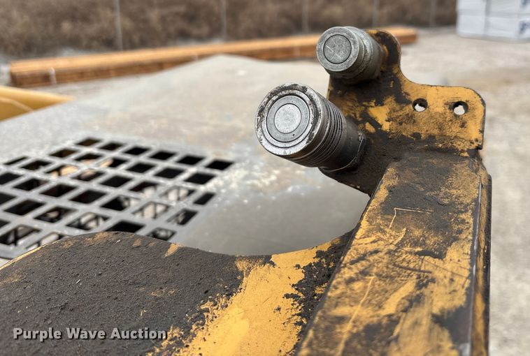 image for item FK2506 2004 Caterpillar 216 skid steer loader