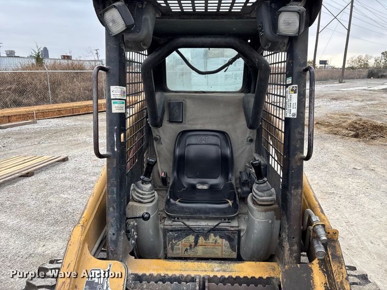 image for item FK2506 2004 Caterpillar 216 skid steer loader