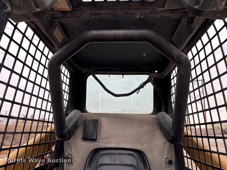 image for item FK2506 2004 Caterpillar 216 skid steer loader