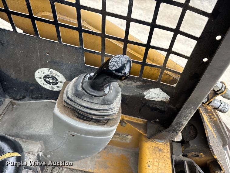 image for item FK2506 2004 Caterpillar 216 skid steer loader