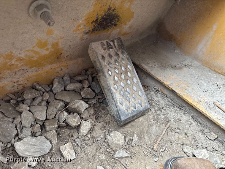 image for item FK2506 2004 Caterpillar 216 skid steer loader