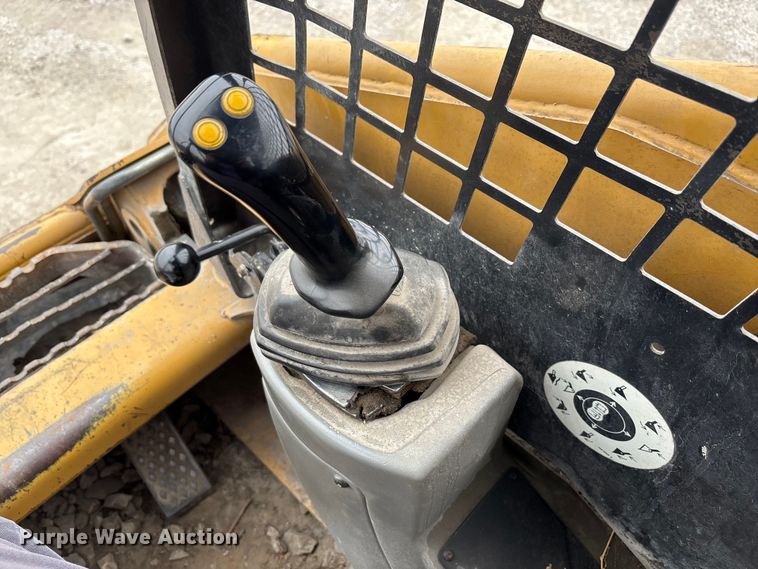 image for item FK2506 2004 Caterpillar 216 skid steer loader