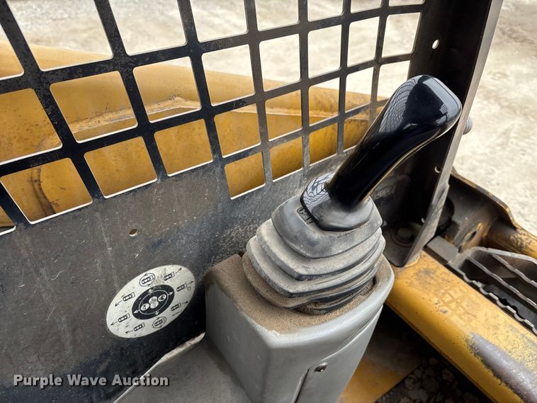 image for item FK2506 2004 Caterpillar 216 skid steer loader