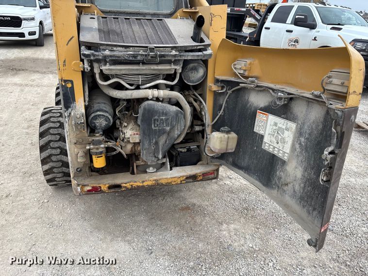 image for item FK2506 2004 Caterpillar 216 skid steer loader