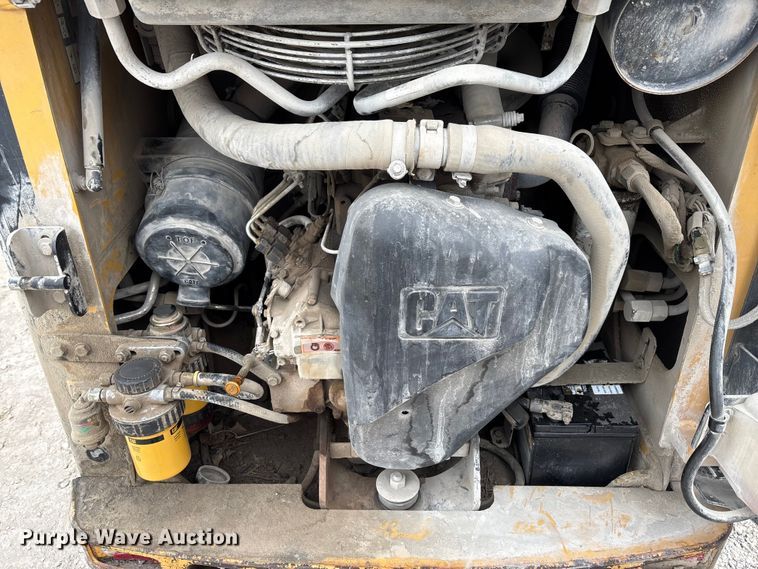 image for item FK2506 2004 Caterpillar 216 skid steer loader