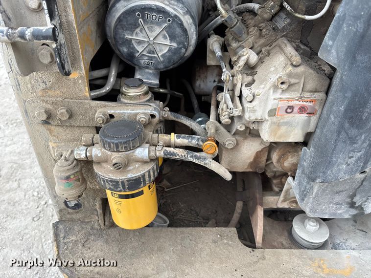 image for item FK2506 2004 Caterpillar 216 skid steer loader