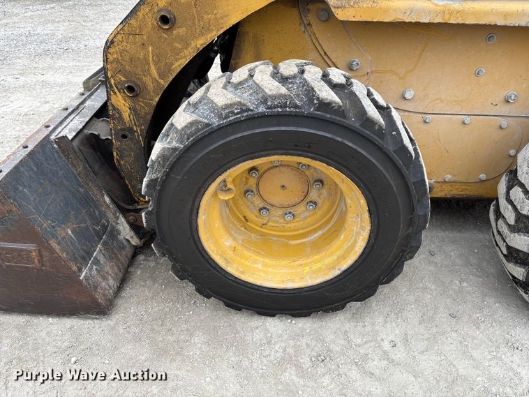 image for item FK2506 2004 Caterpillar 216 skid steer loader