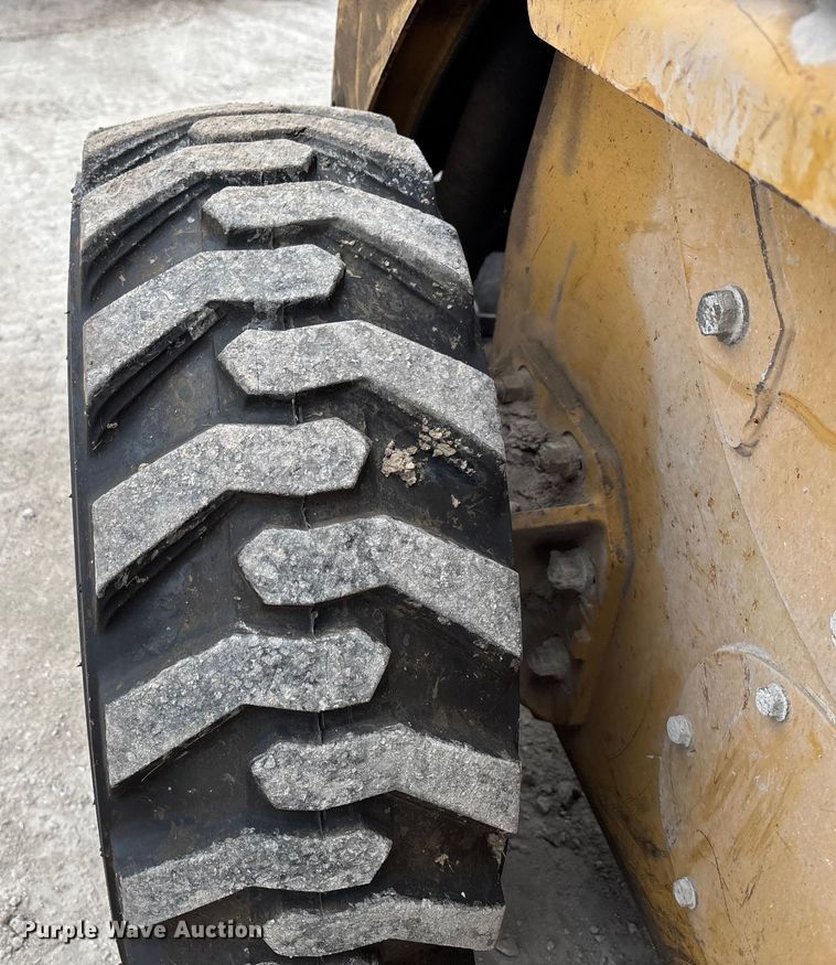 image for item FK2506 2004 Caterpillar 216 skid steer loader