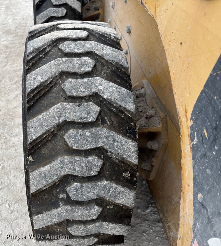 image for item FK2506 2004 Caterpillar 216 skid steer loader