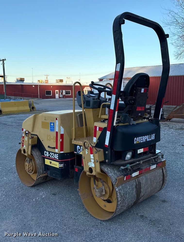 image for item HI9361 2006 Caterpillar CB-224E double drum vibratory roller