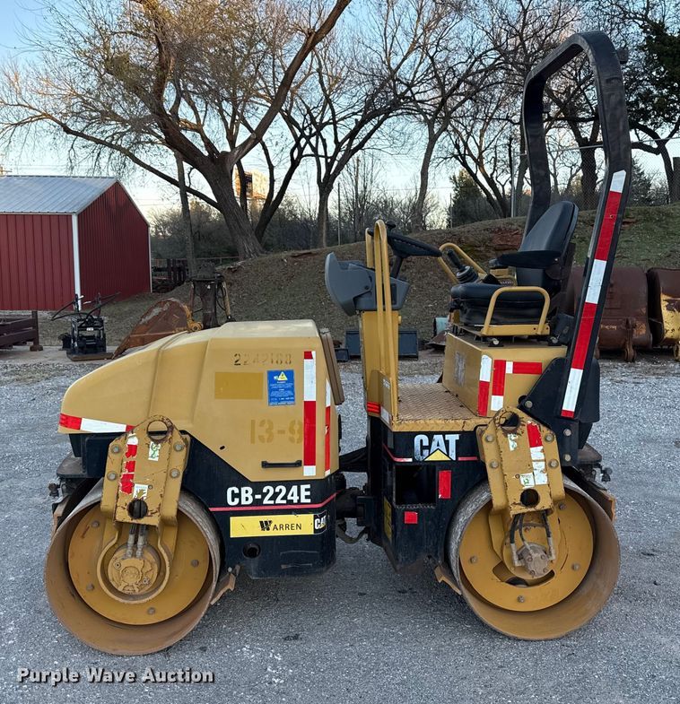 image for item HI9361 2006 Caterpillar CB-224E double drum vibratory roller