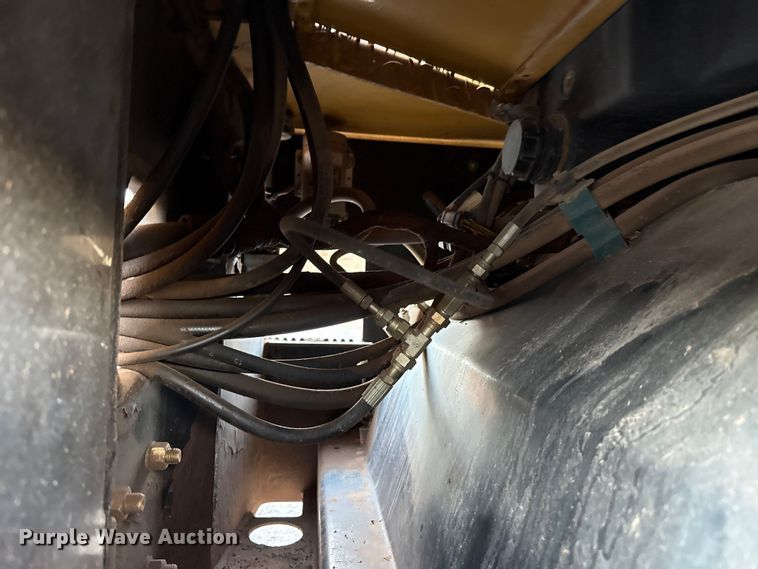 image for item HI9361 2006 Caterpillar CB-224E double drum vibratory roller