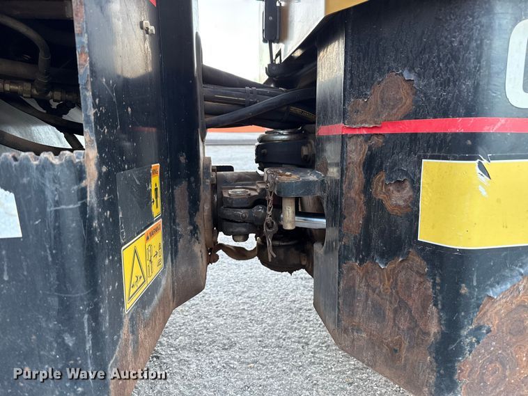 image for item HI9361 2006 Caterpillar CB-224E double drum vibratory roller