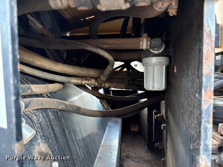 image for item HI9361 2006 Caterpillar CB-224E double drum vibratory roller