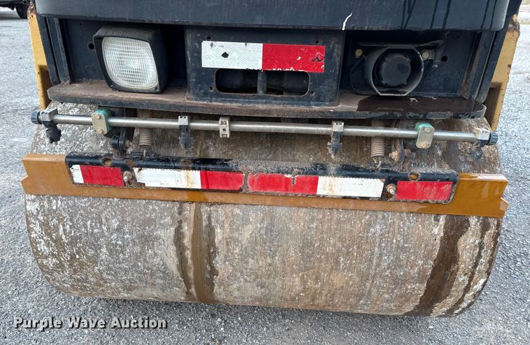 image for item HI9361 2006 Caterpillar CB-224E double drum vibratory roller