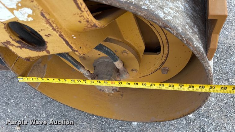 image for item HI9361 2006 Caterpillar CB-224E double drum vibratory roller