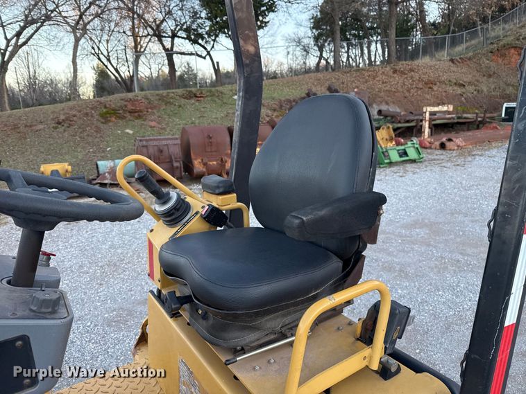 image for item HI9361 2006 Caterpillar CB-224E double drum vibratory roller